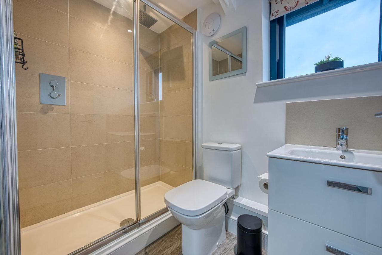 Ashcroft Loft By Timeless Stays - Stunning 3 Bedroom, 2 Bathrooms, Charming Central Apartment Featuring A Balcony Cirencester Luaran gambar