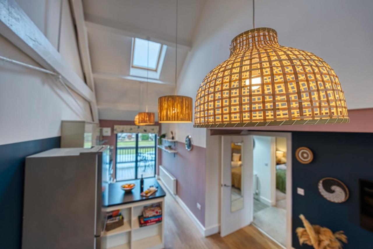 Ashcroft Loft By Timeless Stays - Stunning 3 Bedroom, 2 Bathrooms, Charming Central Apartment Featuring A Balcony Cirencester Luaran gambar