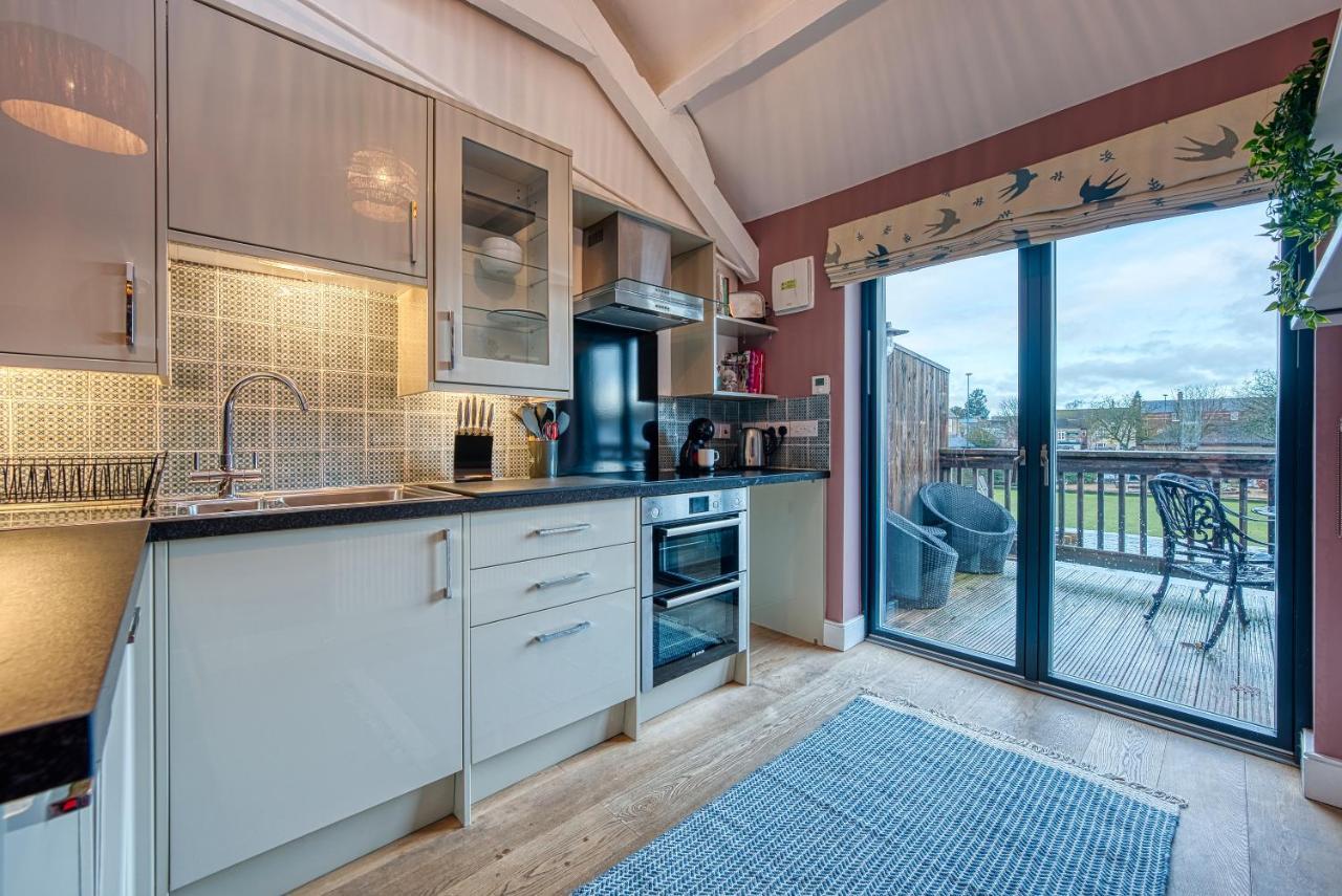 Ashcroft Loft By Timeless Stays - Stunning 3 Bedroom, 2 Bathrooms, Charming Central Apartment Featuring A Balcony Cirencester Luaran gambar