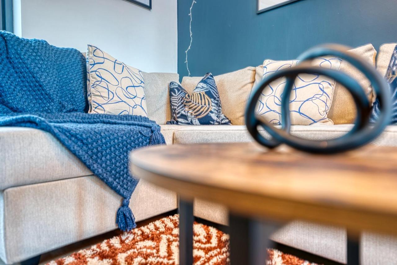 Ashcroft Loft By Timeless Stays - Stunning 3 Bedroom, 2 Bathrooms, Charming Central Apartment Featuring A Balcony Cirencester Luaran gambar