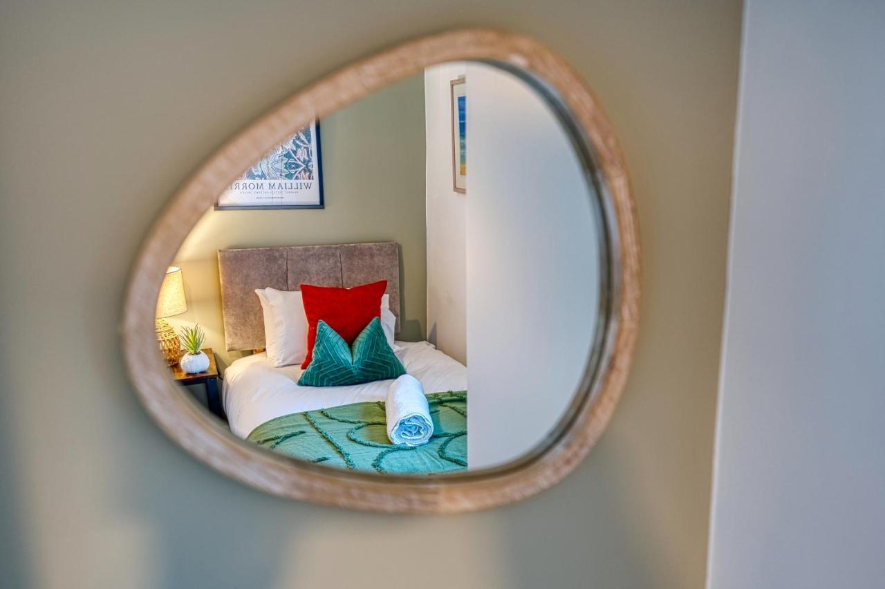 Ashcroft Loft By Timeless Stays - Stunning 3 Bedroom, 2 Bathrooms, Charming Central Apartment Featuring A Balcony Cirencester Luaran gambar